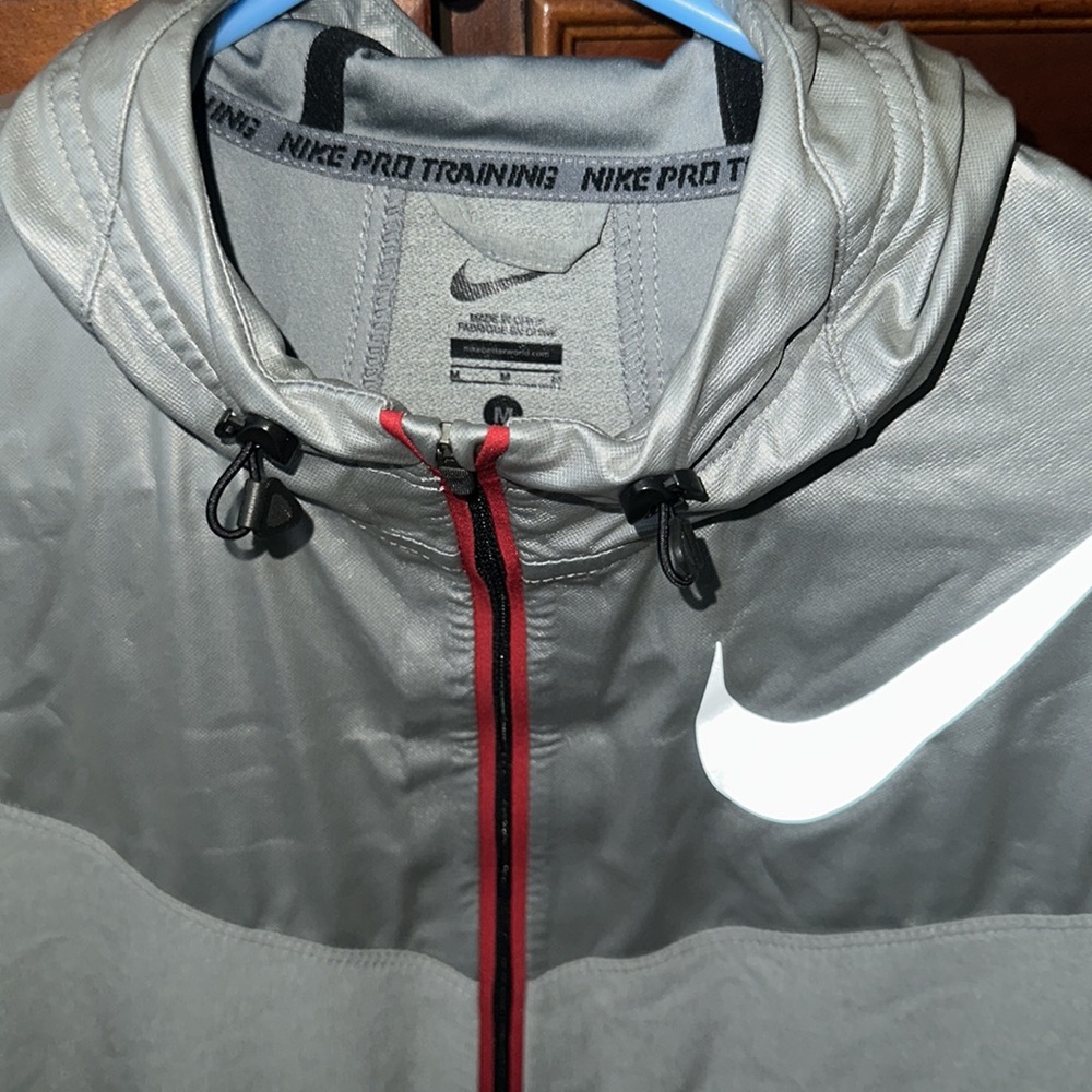 Nike Men's Windbreaker - Picture 3 of 5